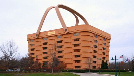 Newark-ohio-longaberger-headquarters-front by Tysto is used under the public domain.