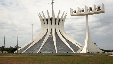 Catedral Metropolitana Nossa Senhora Aparecida (Cathedral of Brasilia) by Liam Lysaght is licensed under CC BY 2.0